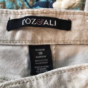 Roz & Ali 18 patterned cropped light tan jeans